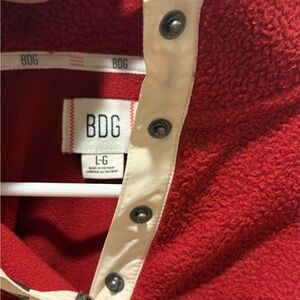 NEVER WORN - BDG Fleece Sweater